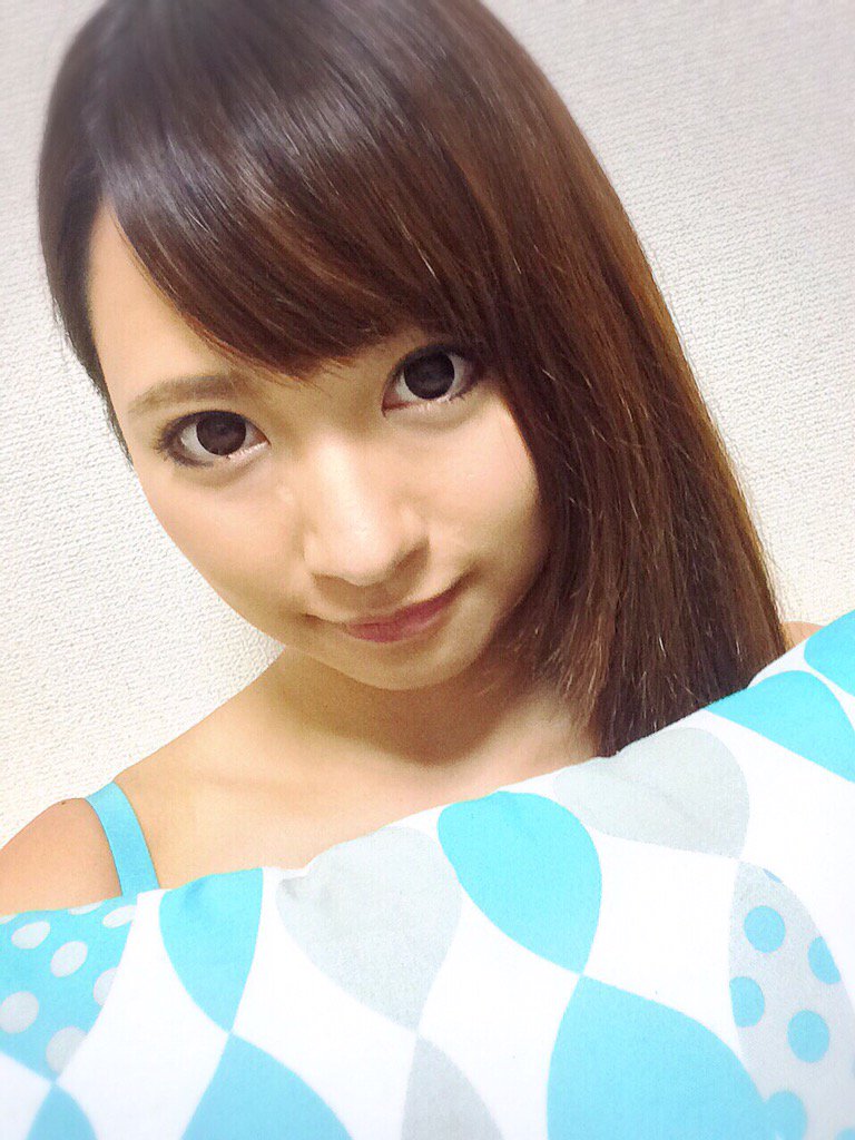 【公式】緒川りお’s pics and videos