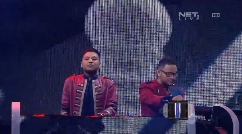 mdtvindonesia's tweet photo. NOW - SOULPLANES - @calista_maria &amp; @PaperPlanesCorp "Panggung Sandiwara"

#TheRemix_CieeBengBeng https://t.co/yHYZgA49uE