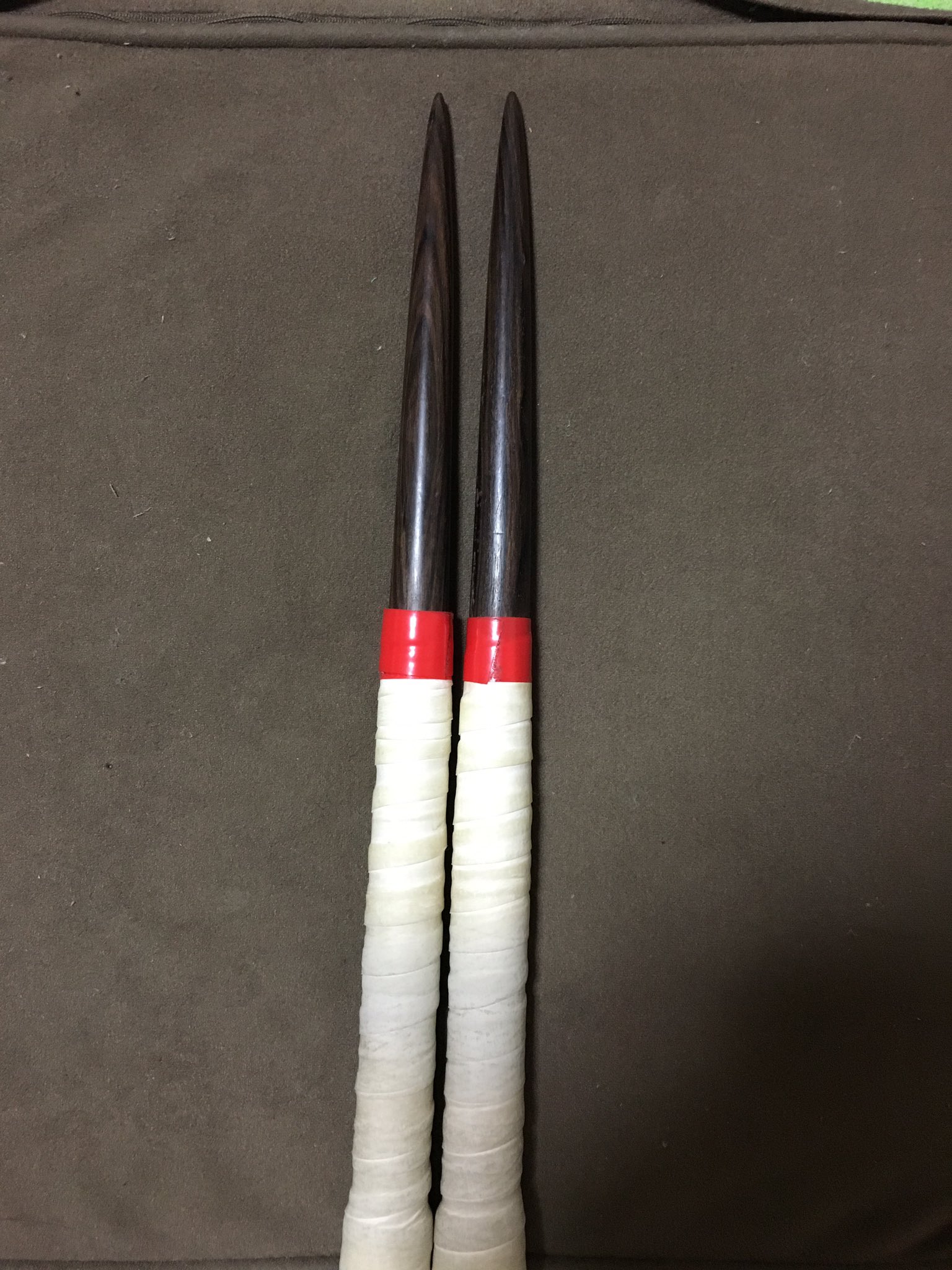 垢移行しました 近畿住みの方でこのようなバチある方いませんか 木材は黒檀で長さ37cm おもさはハウスバチよりちょっと軽め 黒檀じゃなくてもおけです 太鼓の達人 バチ販売 T Co Trujjkfwmz Twitter