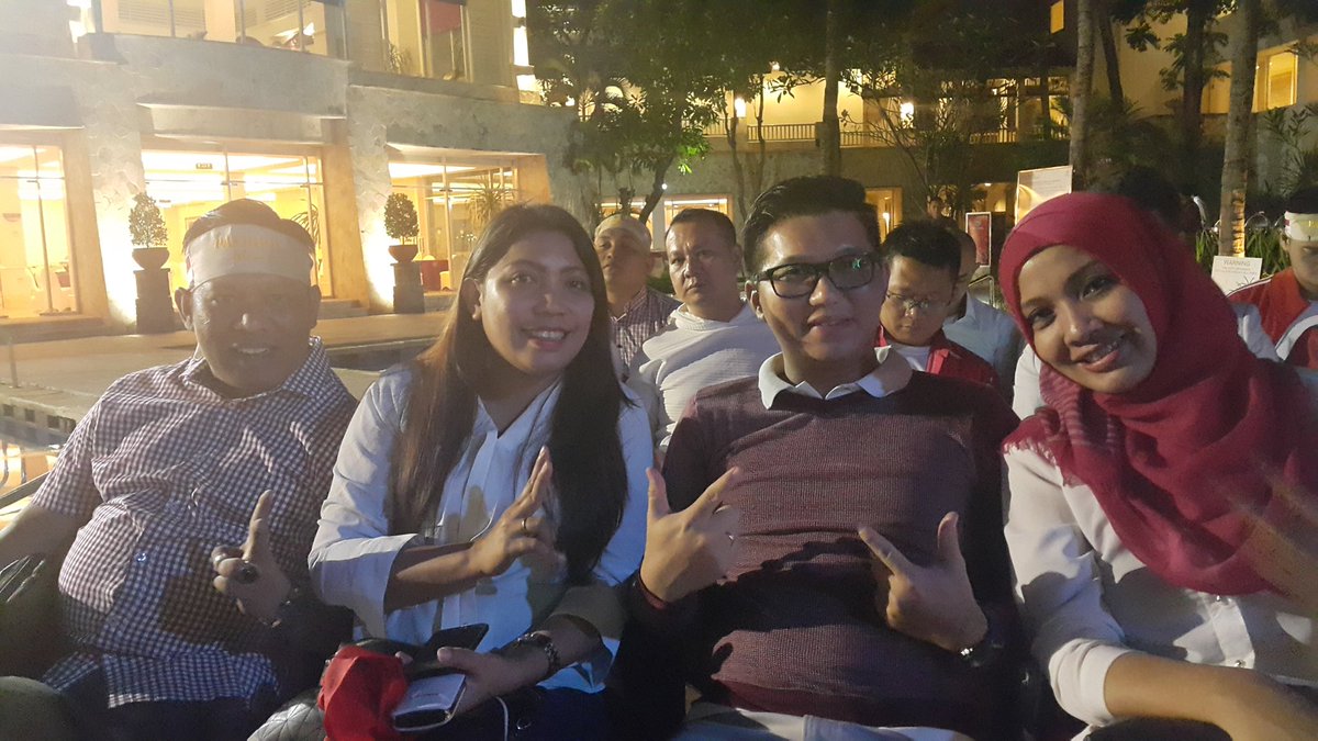 Sebelum perfom #ibsl2016 #leaderinme #proudofaxamandiri #groupJP2 <a href="/azsa_saza/">saza</a> <a href="/VinnyYaliza/">Vinny Yaliza</a>