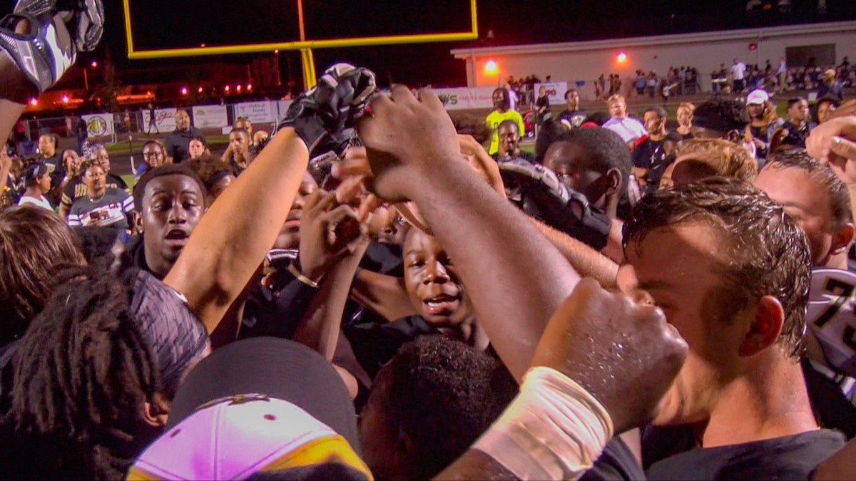 CharlesTheGr8's tweet image. #OAKLEAFFOOTBALL