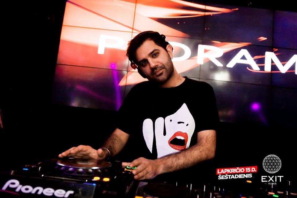 DROPLET FACE | Worn by… 

DJ Pedram Mehrshahi 

Product - 
wastedheroes-shop.com/collections/t-…