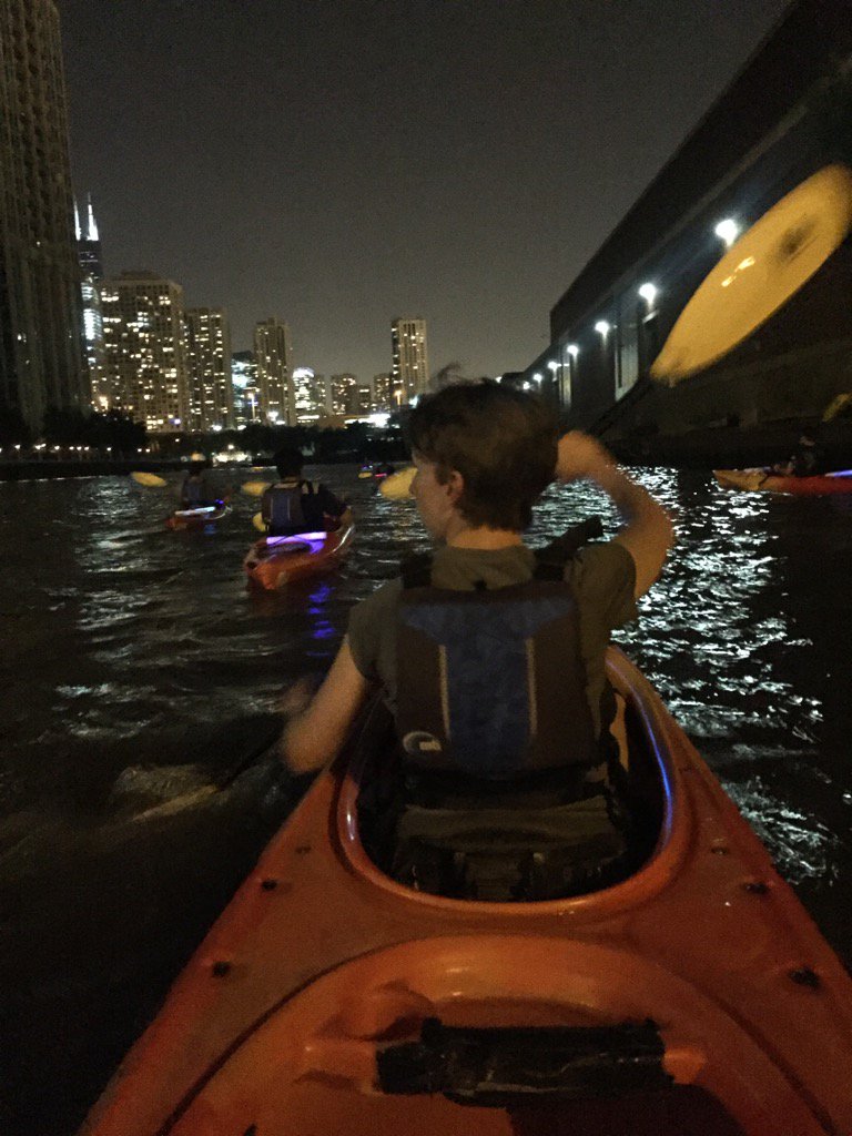 carolynmbinder's tweet photo. #ROWing down the Chicago river at night. An #elite way to see the city! #kayakChicago #RTB https://t.co/obsBG6rcKQ