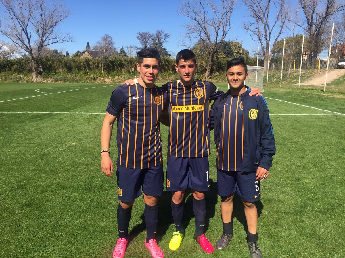 CARCJuveniles's tweet photo. ⌚️ #7ma | Final en Ciudad Deportiva, Rosario Central 3 ( @agustinvillasa1 , @locelso10 , Principe) - Independiente 1 https://t.co/MuIsmBIGRj