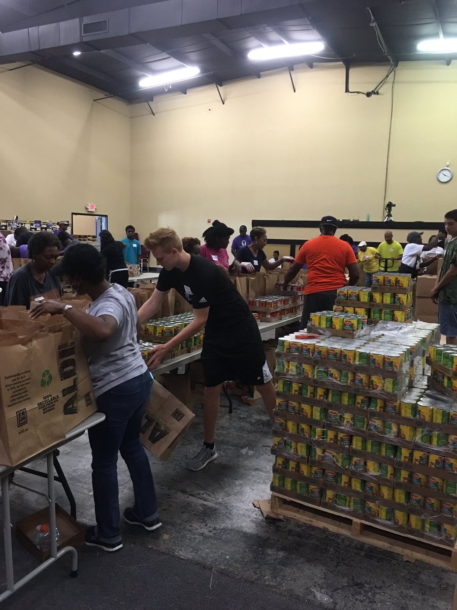 FcaNewton's tweet photo. Preston Taylor serving at a food drive https://t.co/6uwHDlaLjI