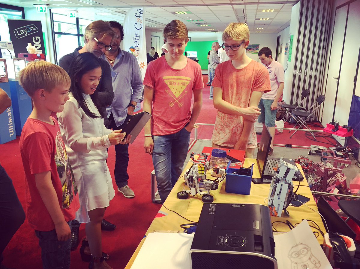 Cool robots <a href="/AmsMakerFest/">AmsMakerFestival</a> <a href="/inlovewith01/">Ev Liu</a>