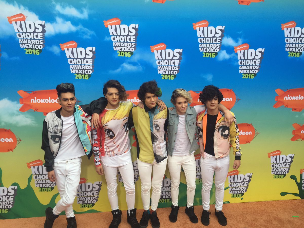 NickelodeonLA's tweet image. Y con ustedes... ¡@CD9! 👦🏻👦🏻👦🏻👦🏼👦🏻 #KCAMexico2016