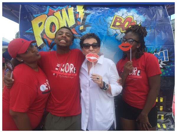 Madeformore_'s tweet image. Even Dr. Kilgore stopped by to snap it up with us! #iammade4more