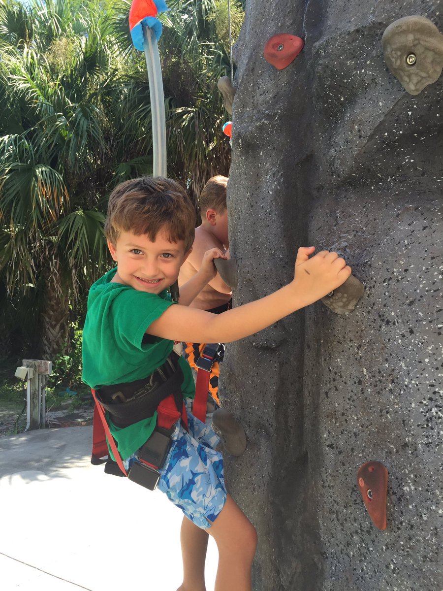 LaughlinTucker's tweet photo. when she says she only likes boys who can rock climb https://t.co/dSIXnGK0Li