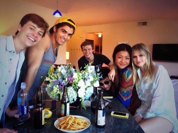 TheSassBlonde's tweet image. I only like one person in this photo; maybe two.

Guess who.