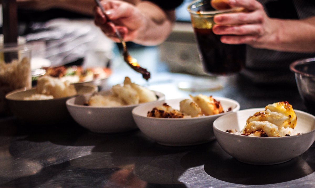 It's like watching art being made, but you want to eat it... 

#Sidedoor #BywardMarket #Ottawa 📷@juliengbpr