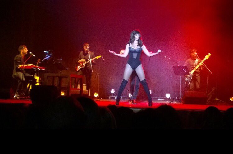 La_Siciliani's tweet photo. Gracias Montevideo!!!! Fue una hermosa noche!!! Una fiesta en EL GALPÓN!!! ❤️💃🏻🍝🎤🎸🎹🎼💣 #SPUTZA https://t.co/D4mbeqz3hF