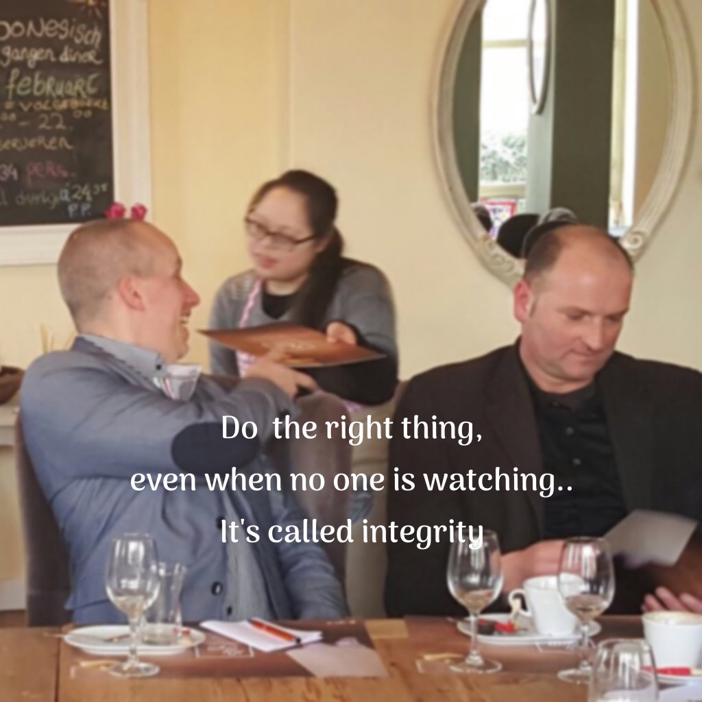 Respect &amp; waardering voor #DownTalent. Ambassadeur <a href="/laszlograven/">Laszlo Graven</a> tijdens een <a href="/PROconnectNL/">PRO-Connect</a> meeting #MKB #Venlo