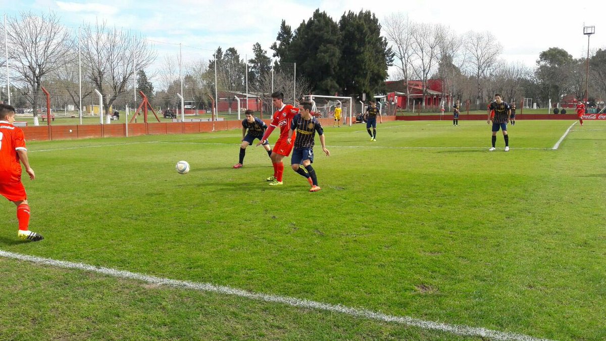 Inferiores: sólo un punto ante Central