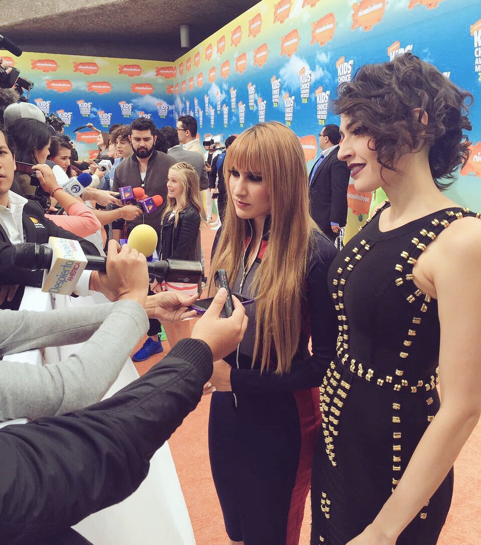 haashoficial's tweet photo. En la alfombra naranja de #KCAMexico2016 😘 https://t.co/1Xe574ZR8s