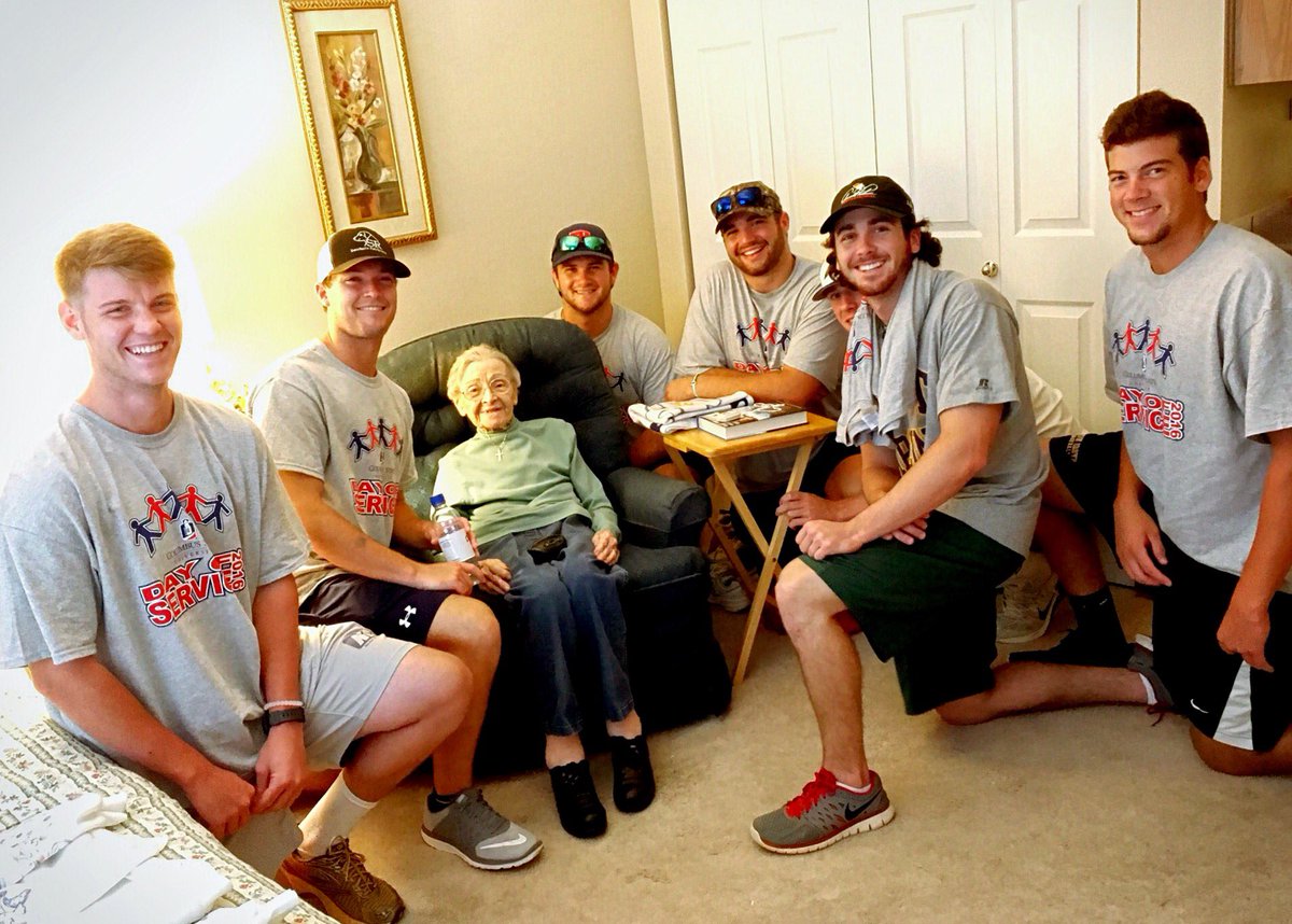 ColumbusState's tweet photo. What #CSUDayOfService is all about: CSU baseball players with a 102-year-old resident from the Gardens at Calvary. https://t.co/QrwDXV2ObE