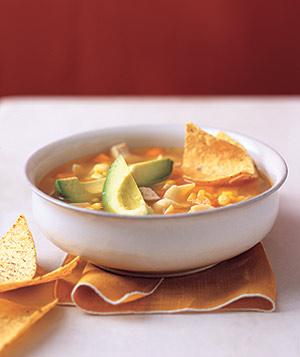 Looking for something simple to make for lunch? Tr ow.ly/QdHS303qp0H y this tortilla soup from <a href="/RealSimple/">Real Simple</a>