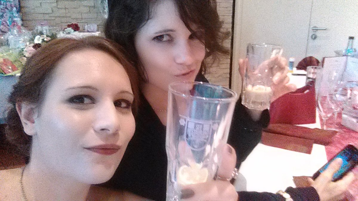 KuraiOfAnagura's tweet photo. Der Abend kann los gehen! #redbound https://t.co/Ai6GjkzssU