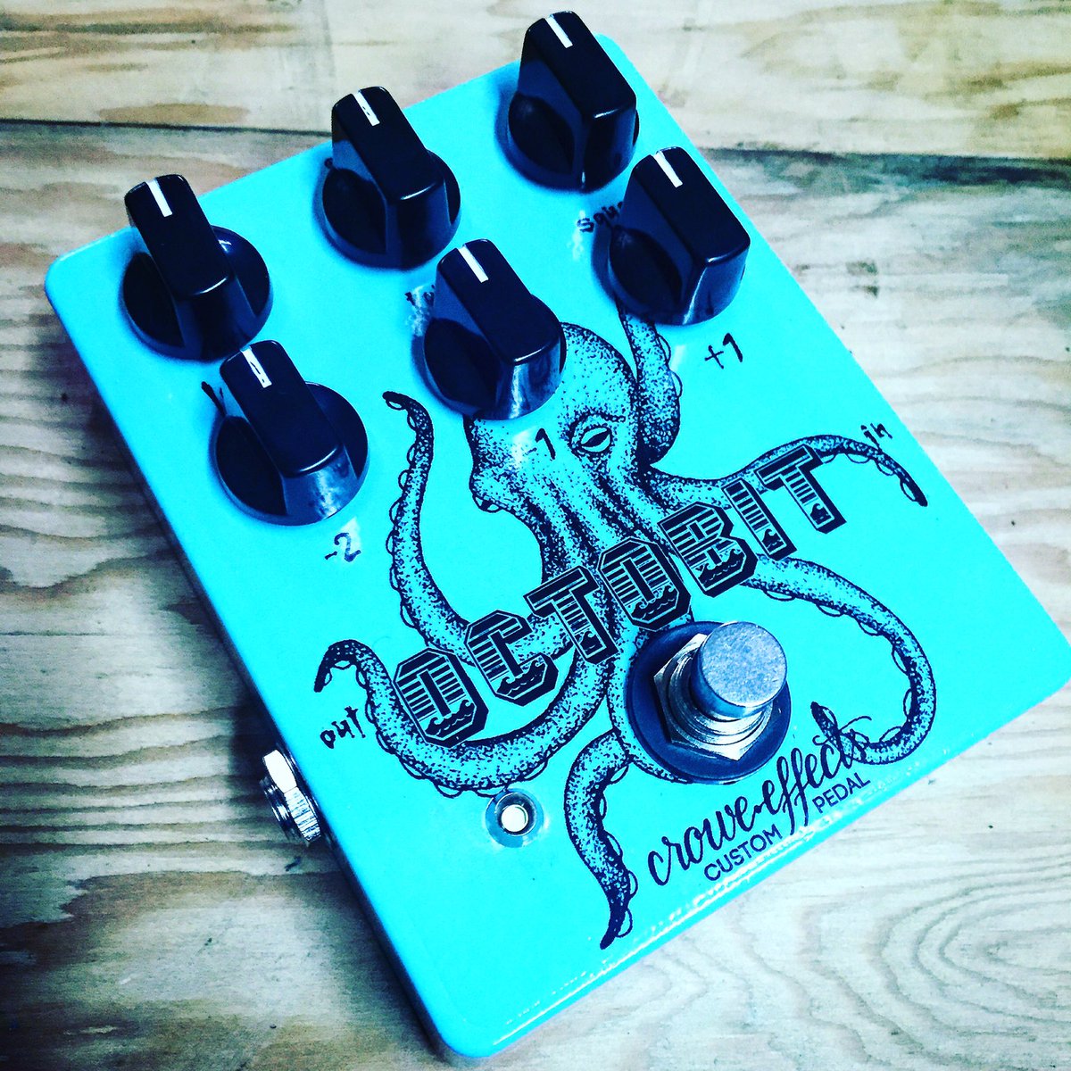CroweEffects's tweet image. OCTOBIT! Thx @allydemski &amp;amp; @inkandmatter for making it look as good as it sounds! #fuzz #bitcrusher #octave #synth