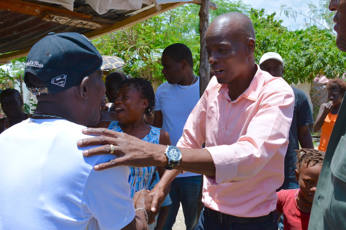 moisejovenel's tweet photo. Mwen nan Jakmèl ak Senatè Edo Zenny pou m fè yon salye popilasyon an. #Jovenel2016 https://t.co/m4o90kePHS