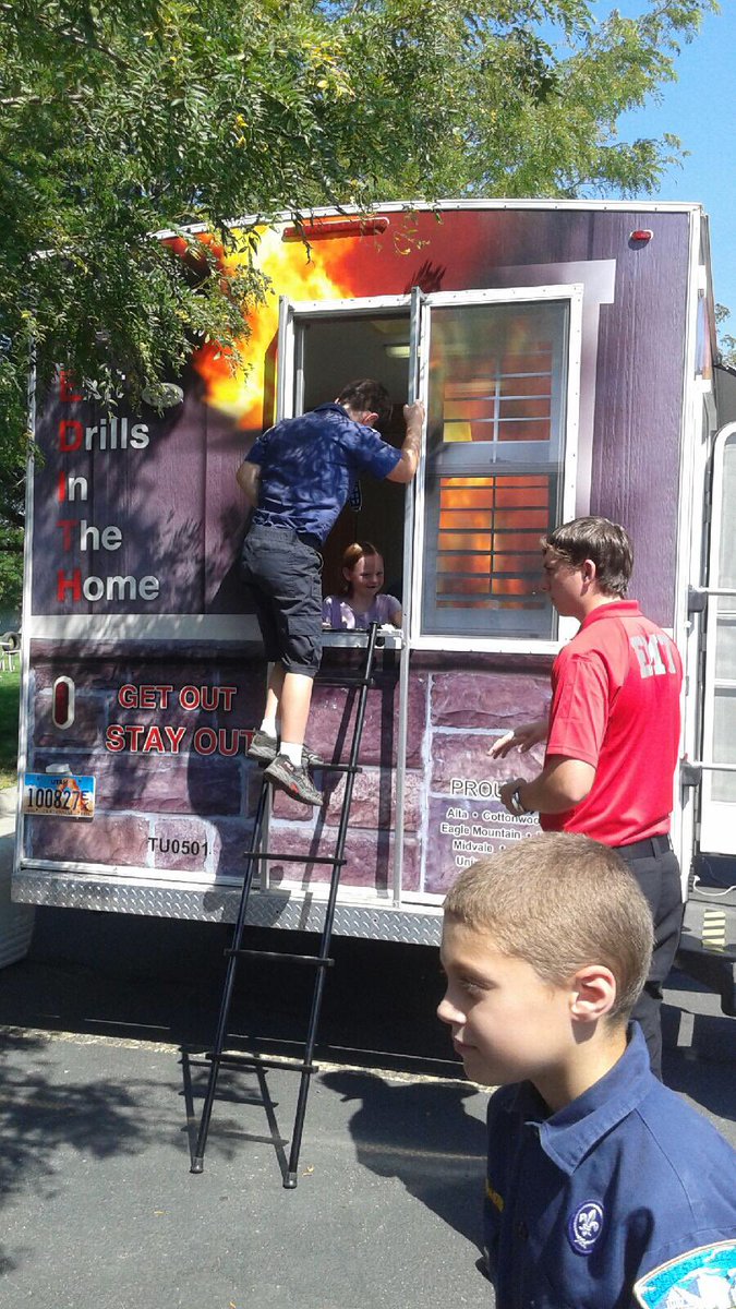 FireAuthority's tweet image. We're talking fire safety today in Draper, thanks to Draper Cub scouts for having us!