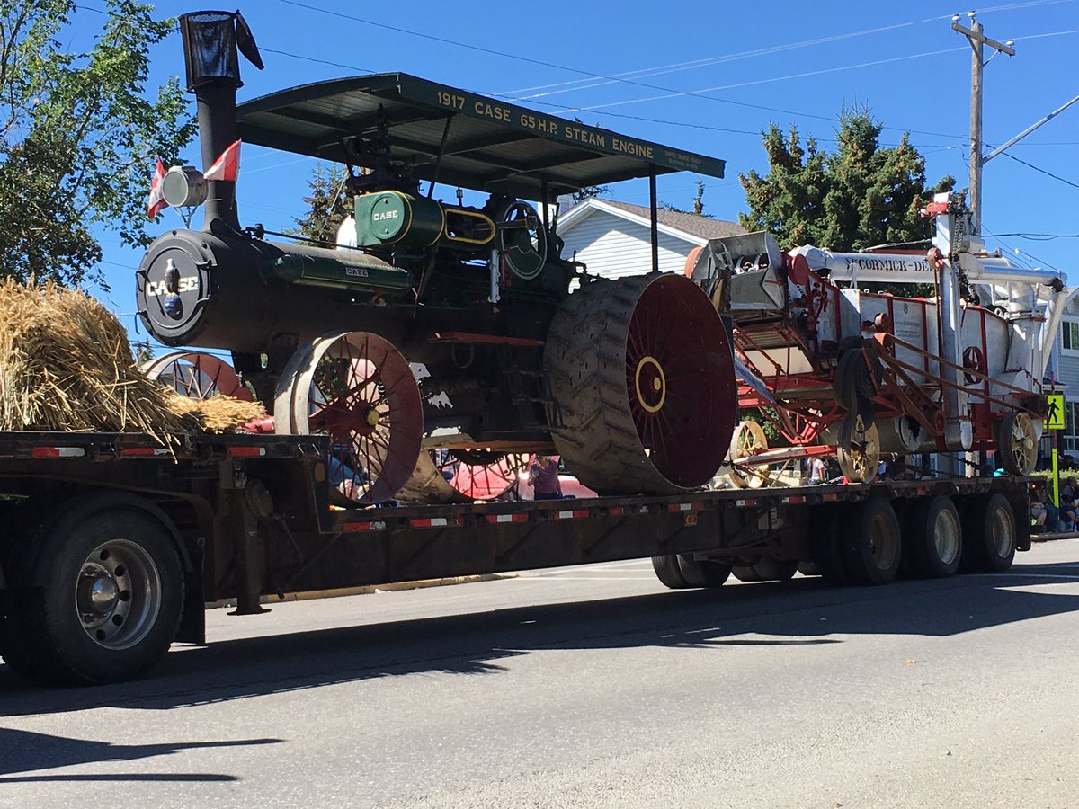 BarbGlen's tweet photo. Ag rules at Pincher Creek Alta parade. #westcdnag #throwcandy https://t.co/WsdTIHWMp3