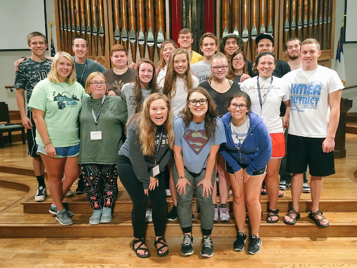 MCCAdmissions's tweet photo. New Student Orientation groups serving at our local churches! Excited for a year of surrendering. #mccks https://t.co/44Zj66pRNP