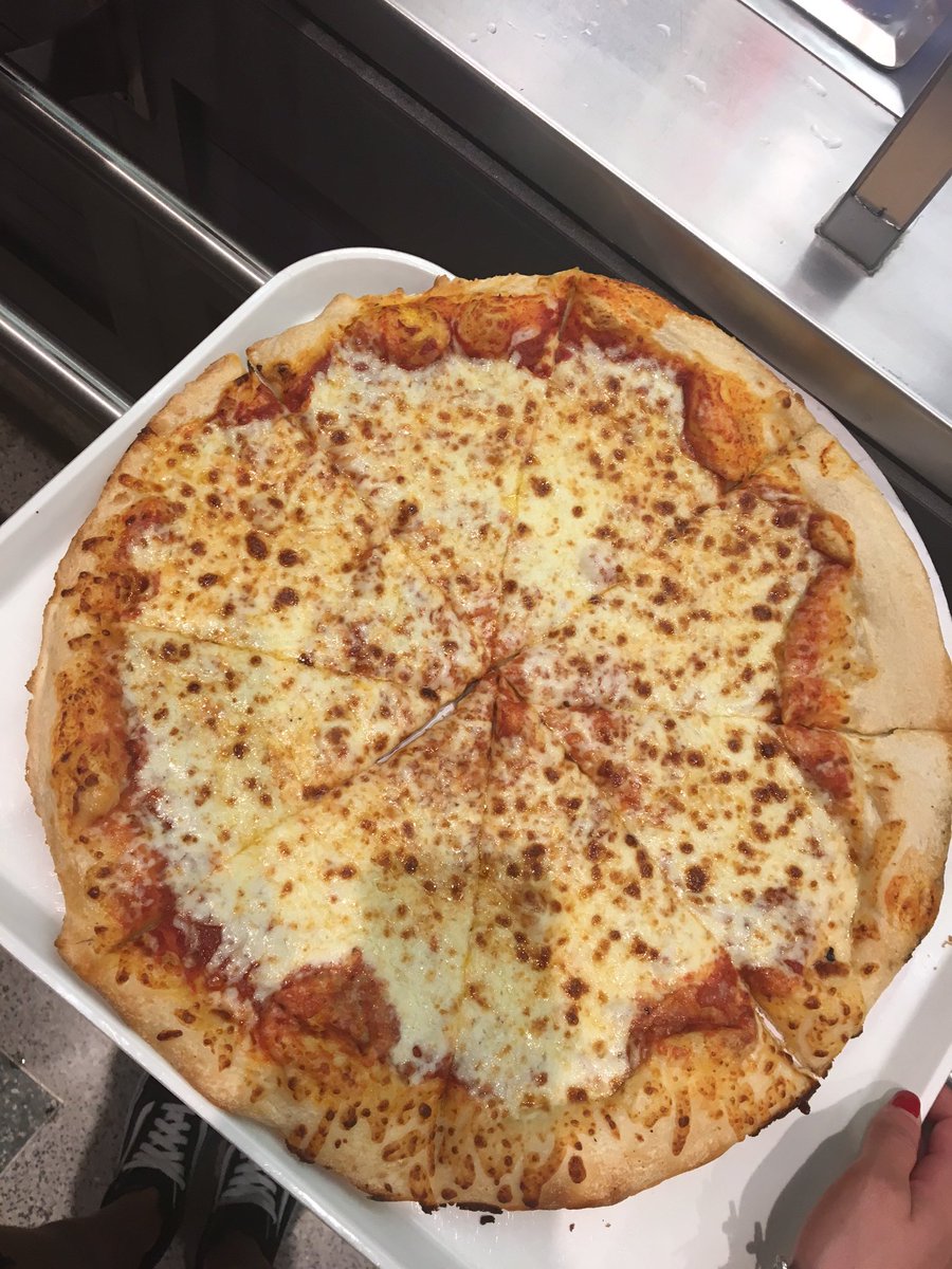 BusLasFachas's tweet image. La pizza más rica del mundo❣ Daría cualquier cosa por volver a comer una porción #FuntimeMemories