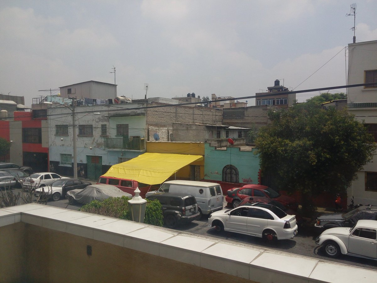 _sbrns's tweet photo. @arnemx por fa ayuda con este maldito que tiene secuestrada la calle,les da mordida a los de la v.carranza https://t.co/W021FdYQ7g