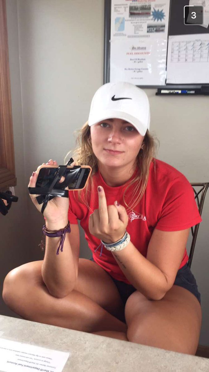 MayBarine's tweet photo. When Paige says she's quitting and Elle's just like #yeahseeya https://t.co/mdZfuGQDMs
