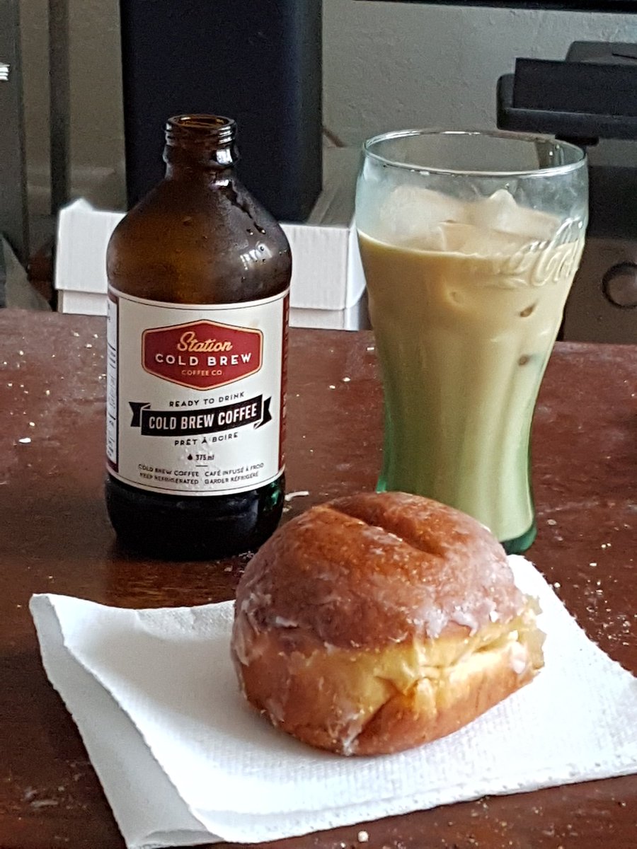 kod4579's tweet photo. Molson isn't the only thing that comes in stubbies #stationcoldbrew #donut https://t.co/bkevec6XZB