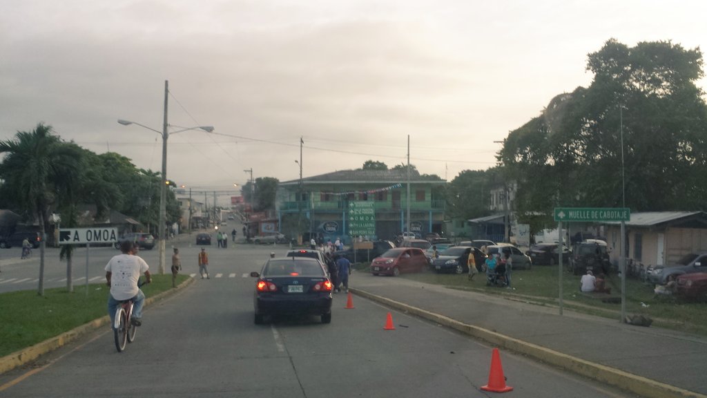 Comienzan a llegar los espectadores de la #NocheVeneciana en el cierre de la #FeriaAgostina2016 #PuertoCortes