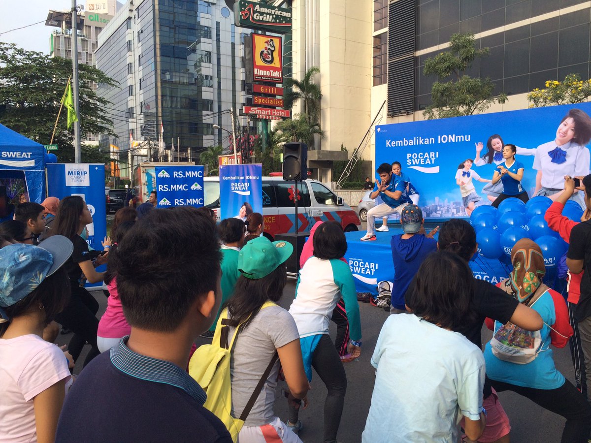 pocariID's tweet photo. #IONdance at Car Free Day is begin! Keep dancing, #SWEATGeneratION! :D #BORNTOSWEAT https://t.co/FBGoTJ14XN
