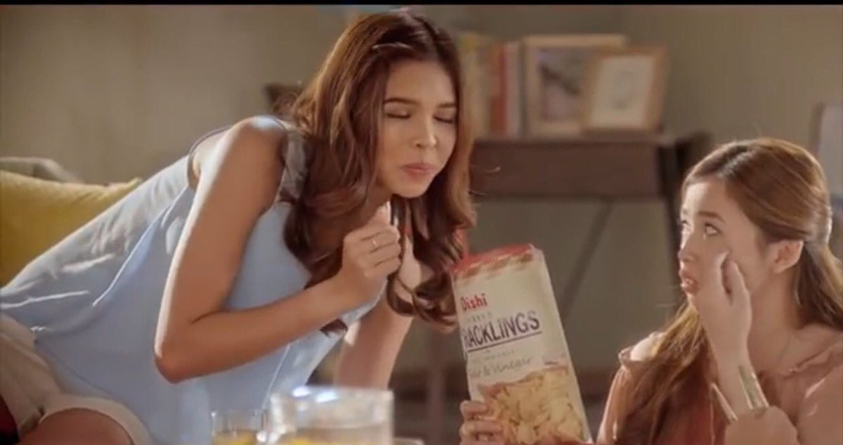 cute nyo dto <a href="/mainedcm/">Maine Mendoza</a> &amp; <a href="/janeevakaila/">Janeeva Verceles ♡</a> sarap ng oishi cracklings #MaineForOishi