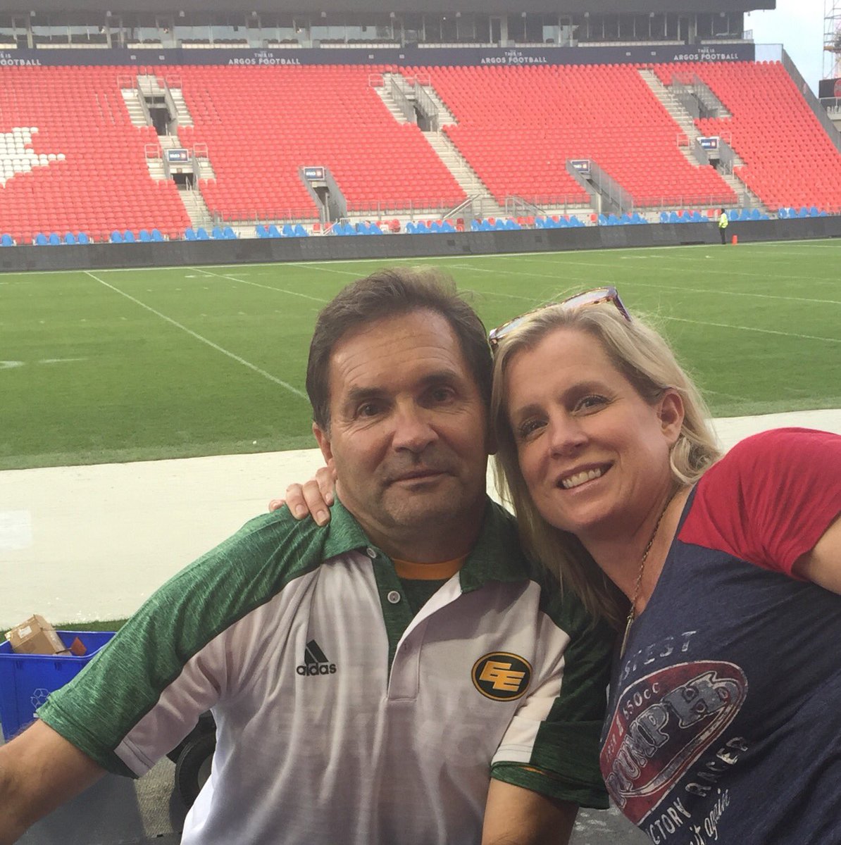 SheriForde's tweet photo. Love this guy! @DRockEsks so great to see you today!Man we've seen some things over the years!#cheersfriend https://t.co/xKsOm40ufY