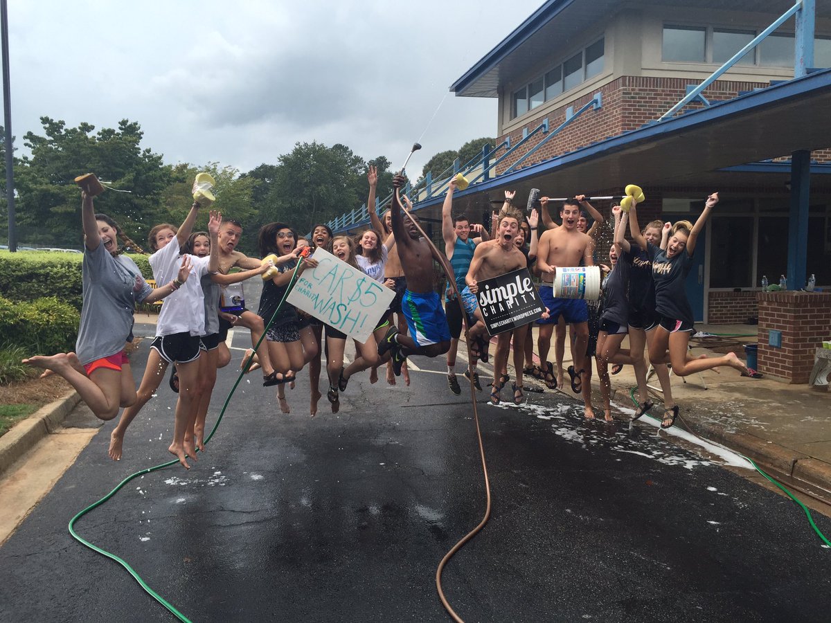 simplecharity_'s tweet photo. Today we raised $958 to help give people clean water! Thanks everyone that can out and helped or got a car washed!! https://t.co/jaQZOqklbS