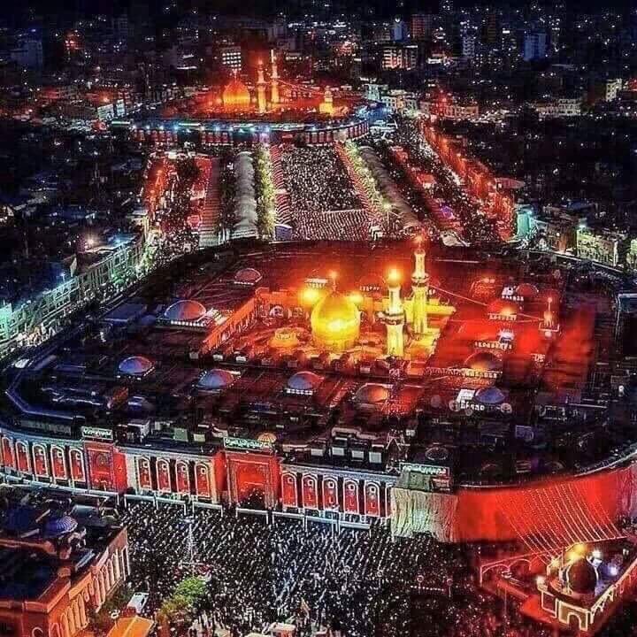 عِـندبـاب الـسـبطِ ذابَـت بـالـهـوى كـل اللـغـاتِ
كـربــلاء الـشــوقِ أنـتِ وحـديـثُالـذكـريـاتِ