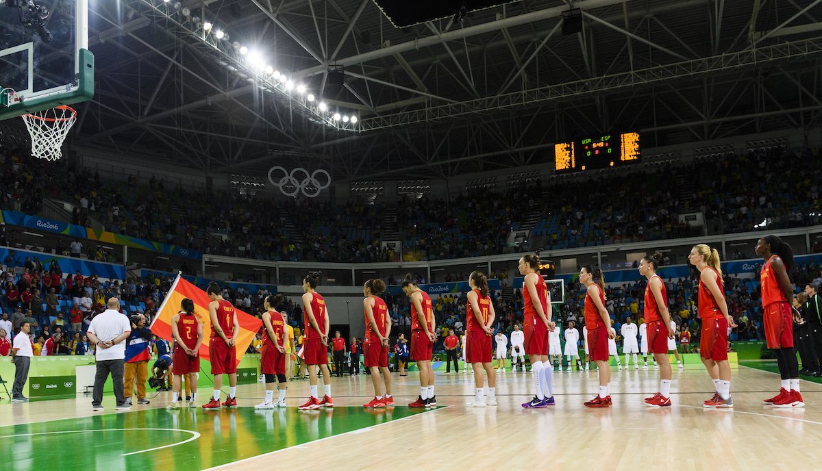 COE_es's tweet photo. #Baloncesto SON NUESTRAS CAMPEONAS La #SelFem hace historia con una #plata que sabe a #oro 👏 https://t.co/uX3dRQgFXg https://t.co/XOY74zXtAu