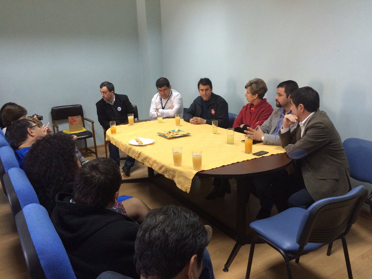 psbiobio's tweet photo. En #Lota junto a Dirección del Hospital y dirigentes salud para conocer detalle realidad comunal c @DiputadoMonsalv https://t.co/hEwct8JoOF