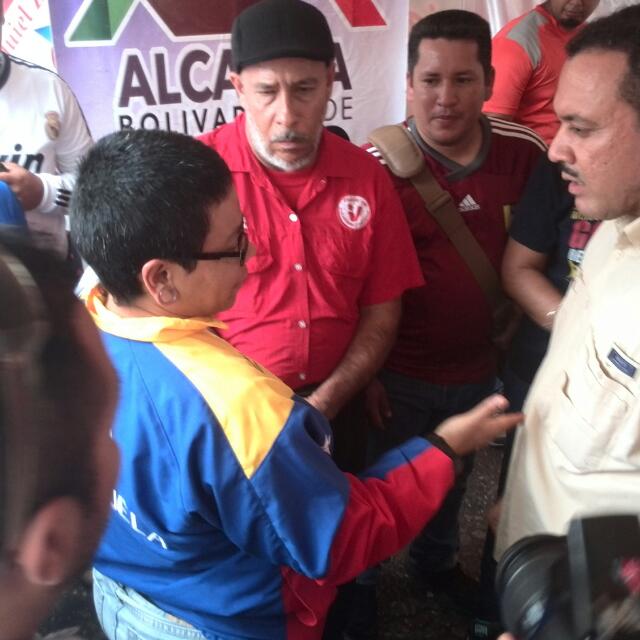 MendozaLA2's tweet photo. Directivo d #Bustaguanes es el falso/positivo engaña a @ErikaPSUV 50% funciona la flota!! acoso y terror laboral https://t.co/XrZZXmgPSc