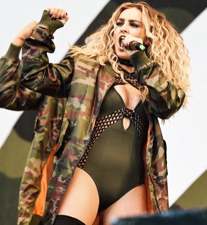 LittleMix's tweet photo. V fest you flipping rocked🤘🏻Perrie <3 https://t.co/SLtBWnfjaP