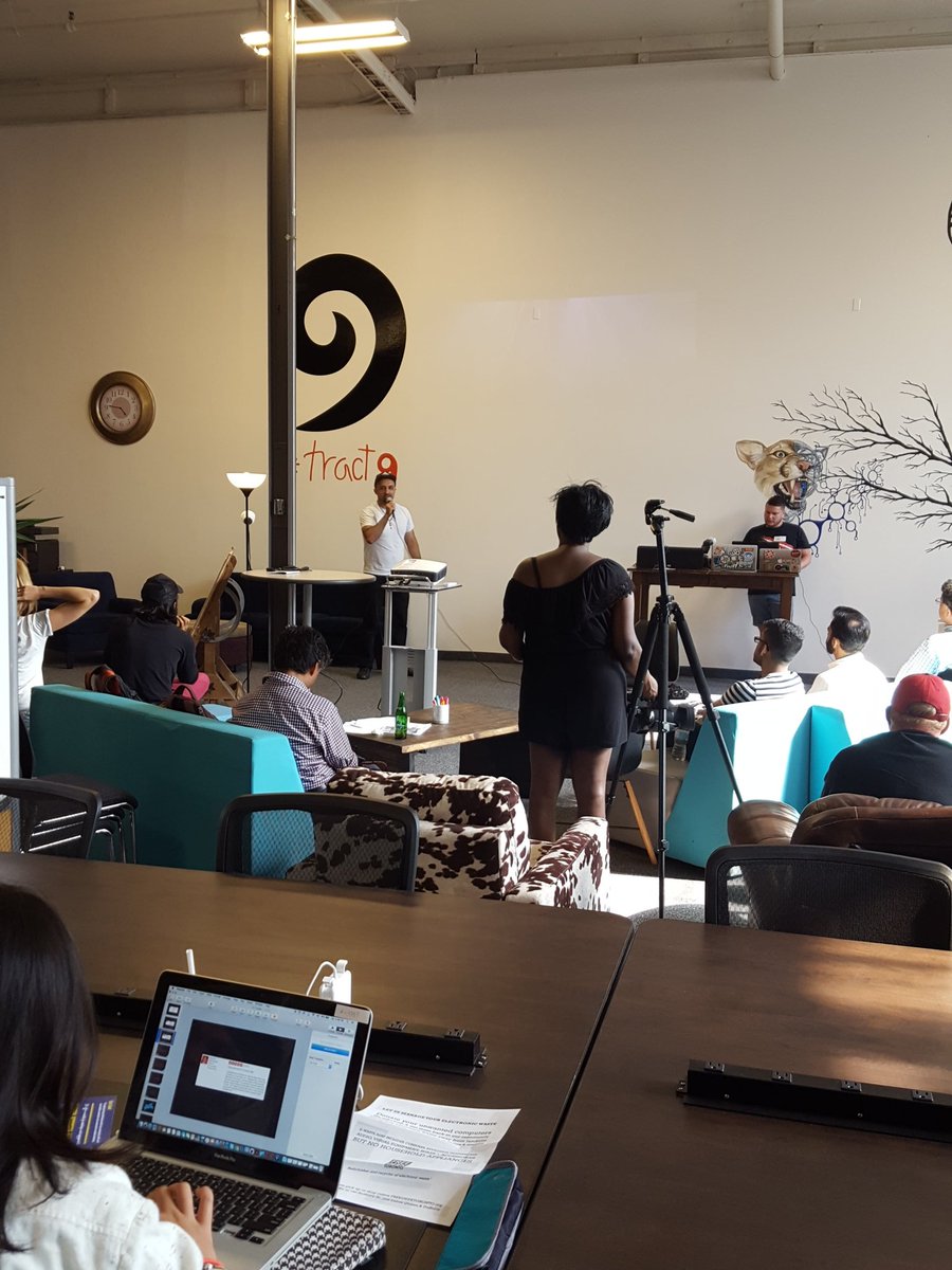 Interwebz_TO's tweet image. Minds are blown @RealTract9 were we learn about our future selves and tech #hack9