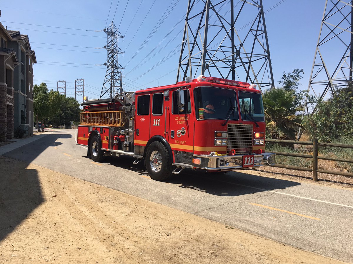 SCV_HLS's tweet photo. #WashFire just a few units o/s. Fire held in the brush. Light smoke barely showing. https://t.co/tYjFiWES0V