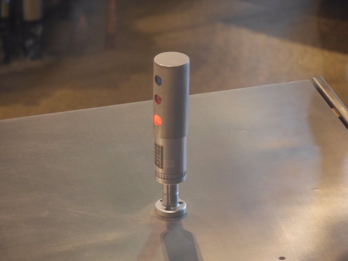 system_normal's tweet image. System status: red #starbucksreserveroasteryandtastingroom