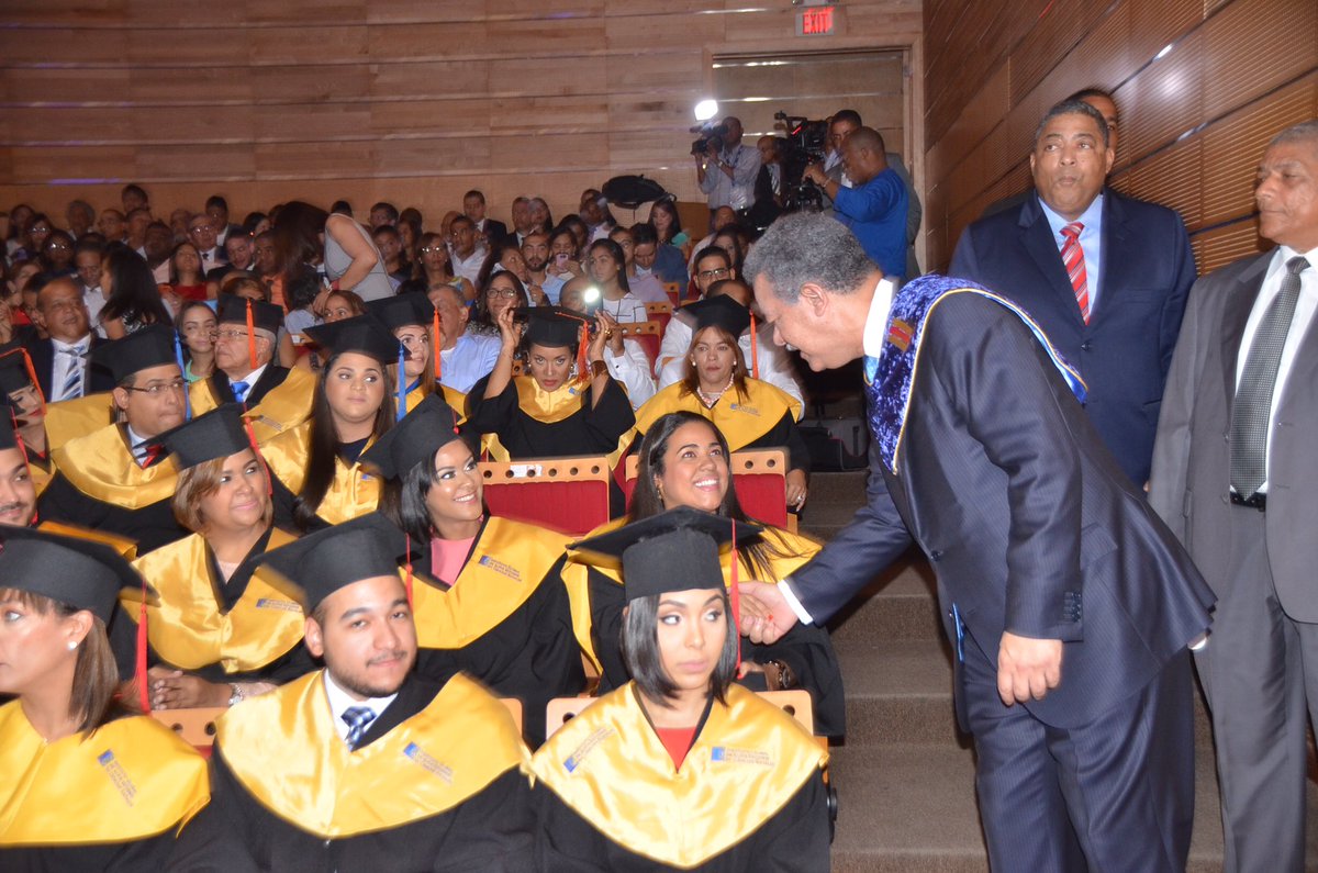 LeonelFernandez's tweet photo. Complacido de participar en la V graduación del @InstitutoGlobal, fortaleciendo la excelencia académica en RD. https://t.co/R9ZO76cUsO