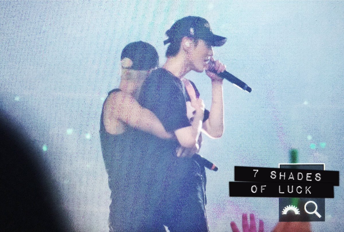 babycakesmeow's tweet photo. These pics 💖💛 smol hyung and giant maknae #jackgyeom https://t.co/nH3cxJjsf4