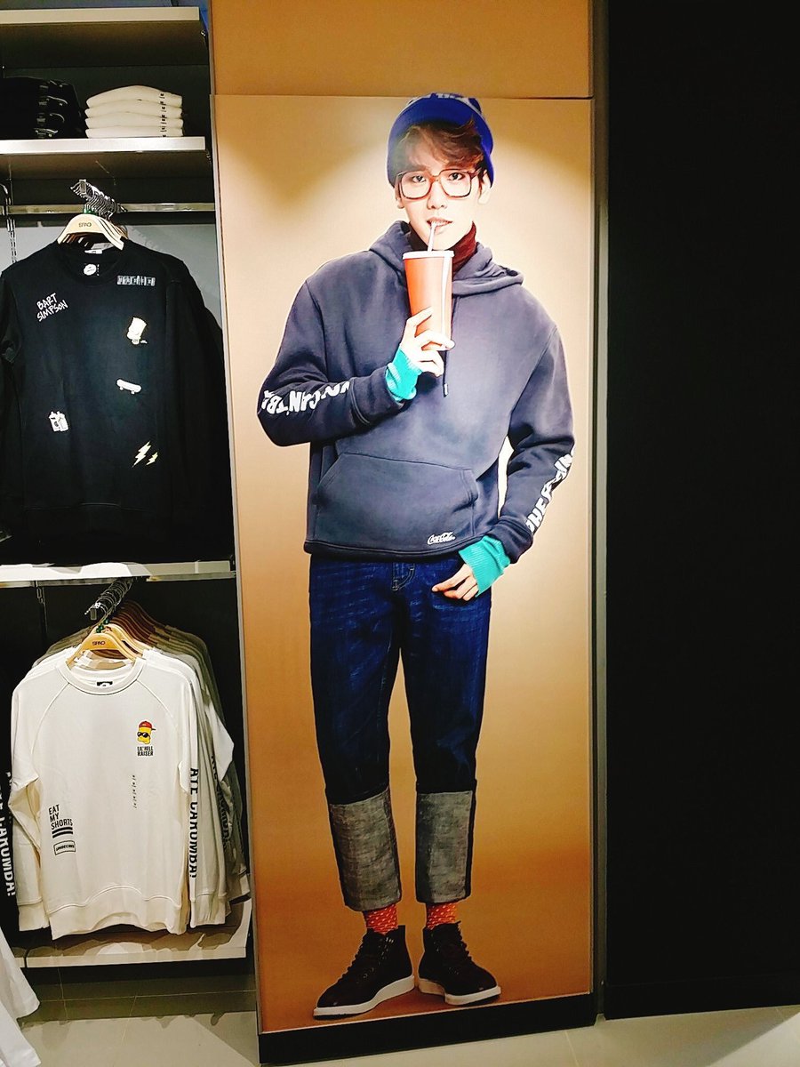 baekfullbody's tweet photo. College bf 💕 https://t.co/4smuf4gVel