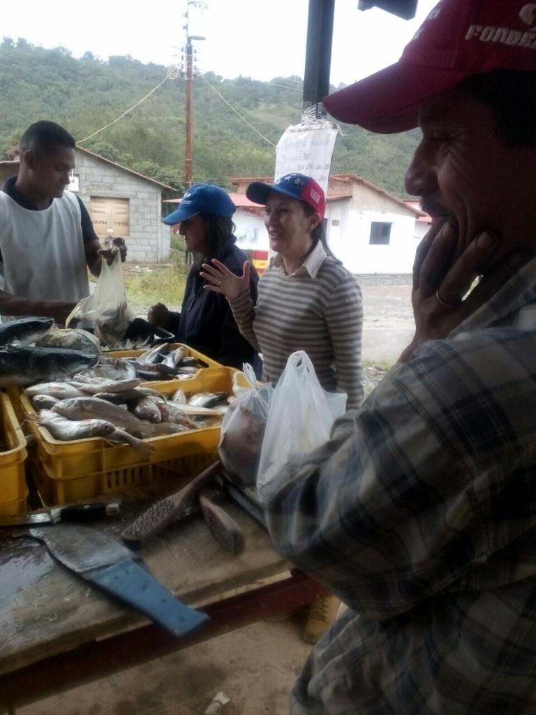 anyelim23's tweet photo. Jornada medica en urb.villa nueva viernes 19/08 en compañía con barrio adentro y consejo comunal Villa Nueva https://t.co/DbpZwjcuio