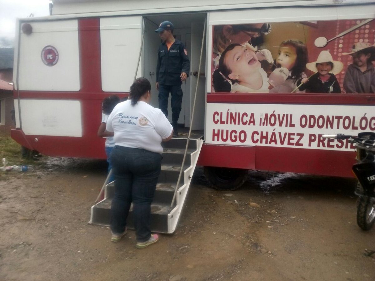 anyelim23's tweet photo. Jornada medica en urb.villa nueva viernes 19/08 en compañía con barrio adentro y consejo comunal Villa Nueva https://t.co/DbpZwjcuio
