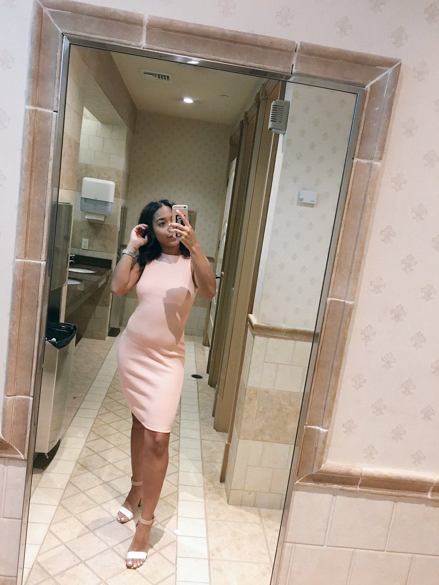 bonitakilldbill's tweet photo. when u trynna get chose at a baby shower #attemptfailed https://t.co/XrcvjaRlg0